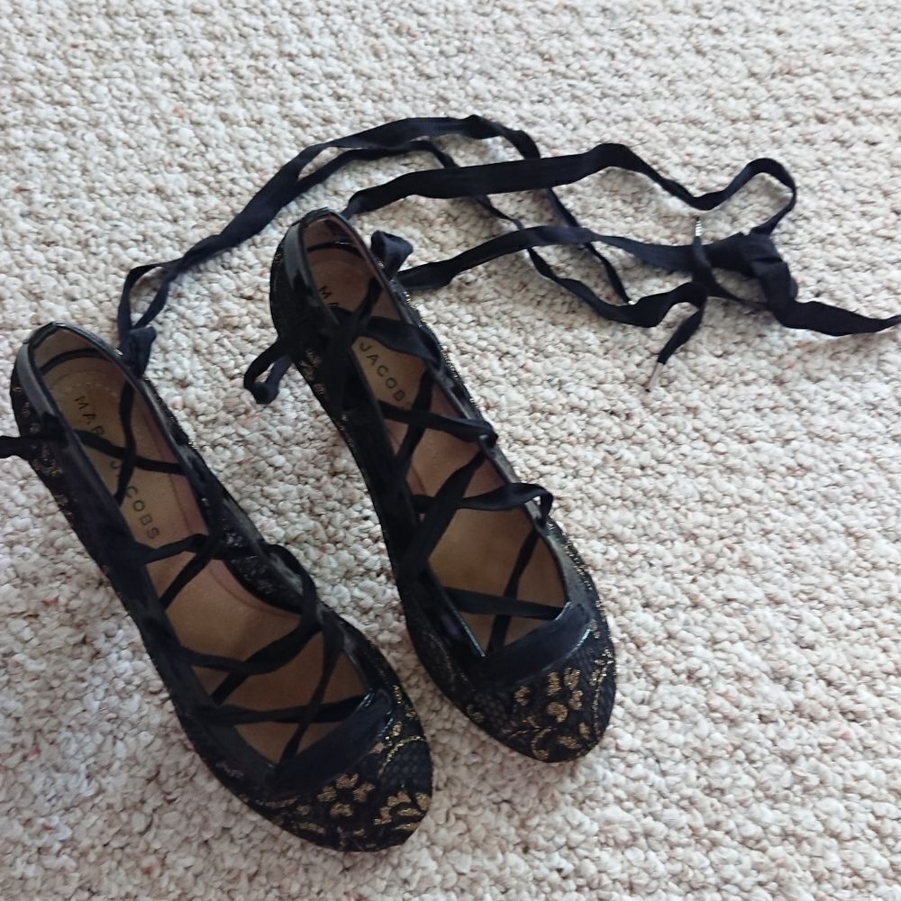 Marc Jacobs Black Mesh Patent Leather Gold Print size 6.5